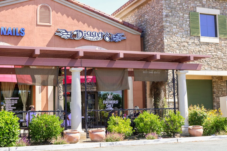 Front view of a Brentwood American diner.